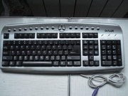 Клавиатура ,  мышки,  кабеля , переходник для компьютера.